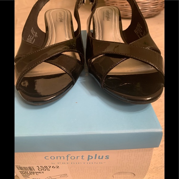 comfort plus by Predictions Nenet Black Patent Leather Wedge - Picture 11 of 12